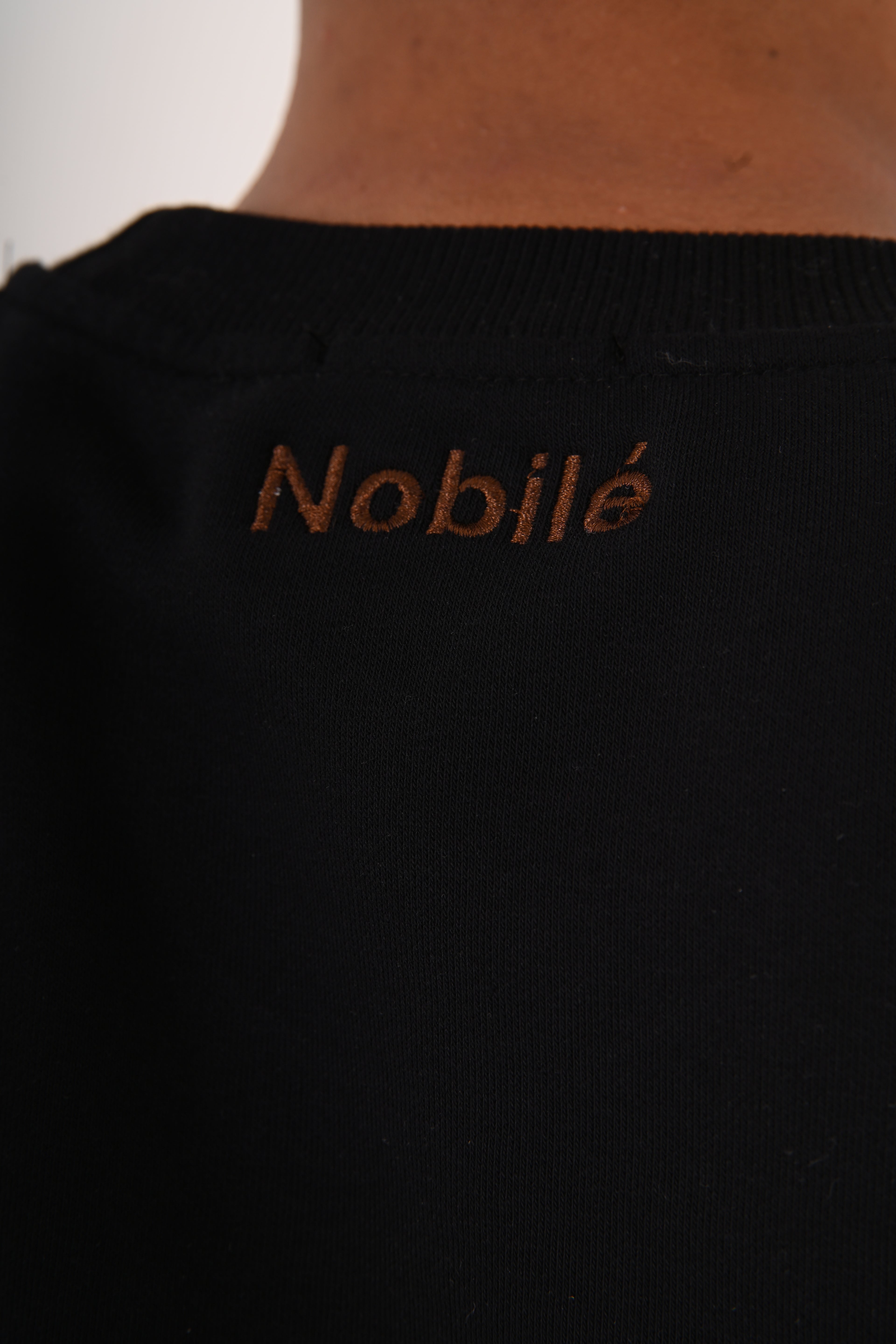 Nobile Essential Crewneck – Relaxed Fit