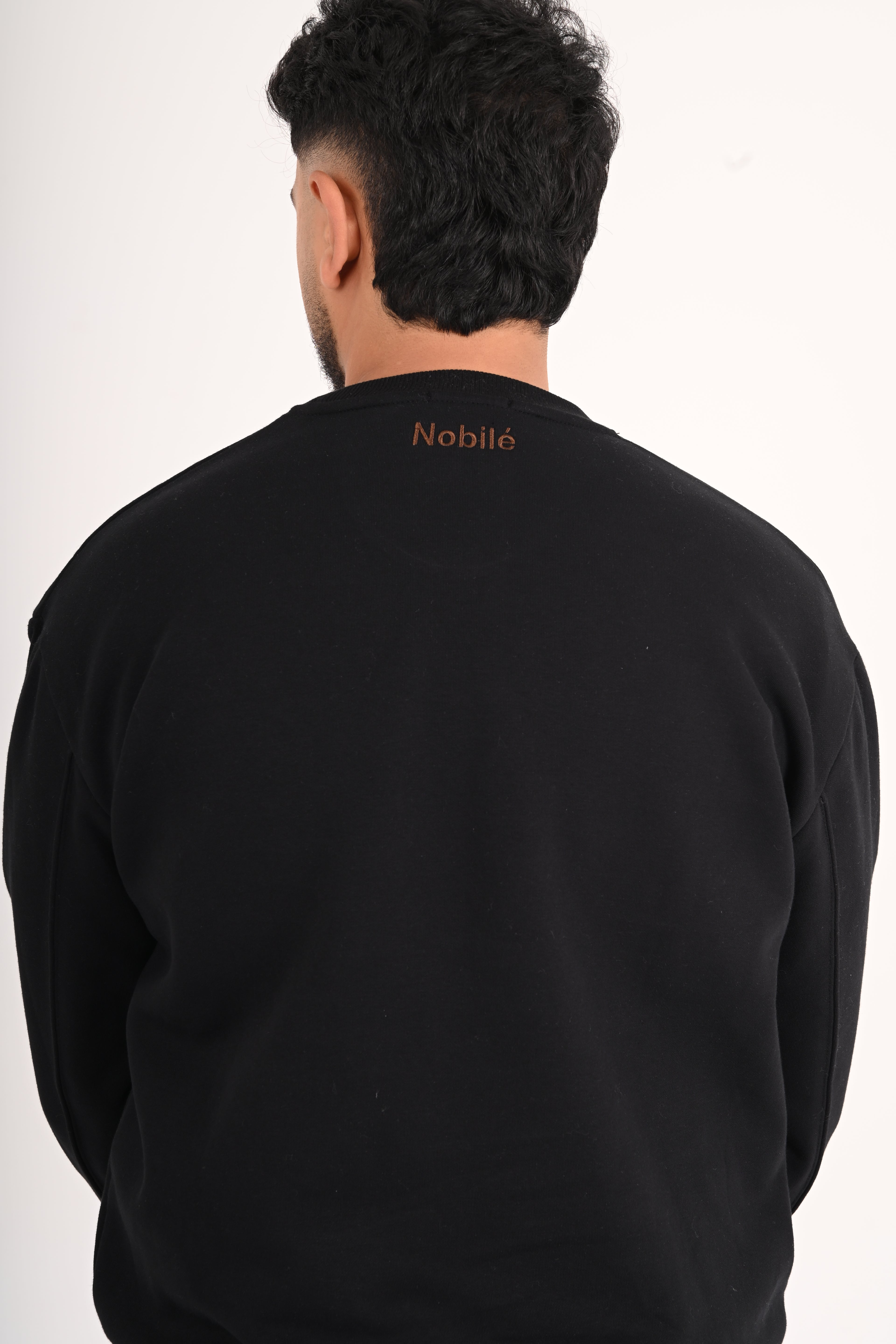 Nobile Essential Crewneck – Relaxed Fit